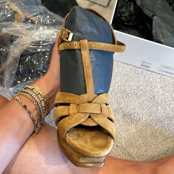 Flash sale. Ysl tan tribute sandal. Suede. 38.5 - Picture 8 of 13